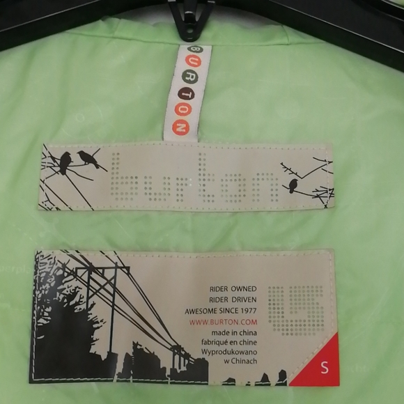 Like-new muted lime green Burton snowboarding jacket - Picture 6 of 13